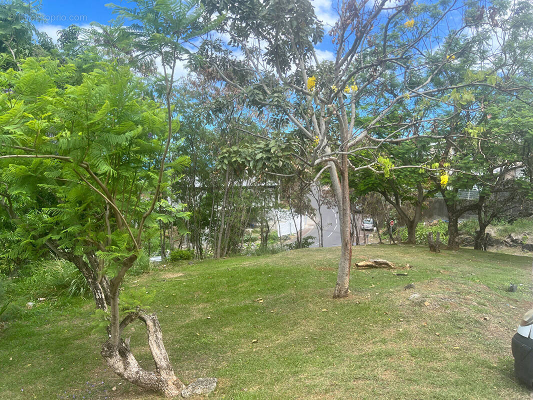 Terrain à LA POSSESSION