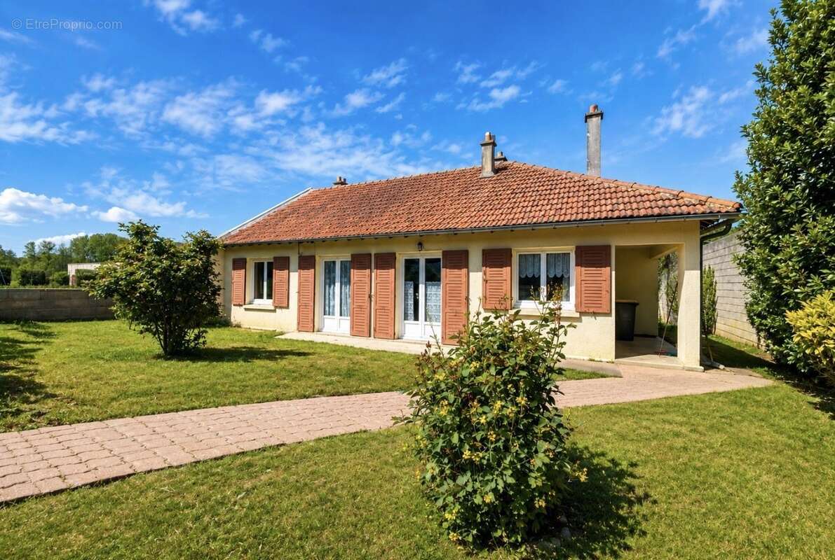 Maison à COUCY-LE-CHATEAU-AUFFRIQUE