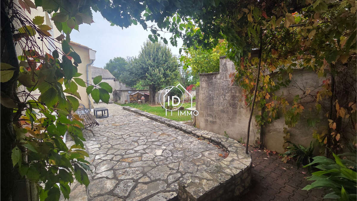 Maison à MONTPON-MENESTEROL