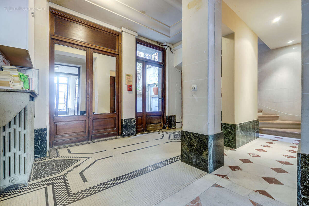 Appartement à PARIS-14E