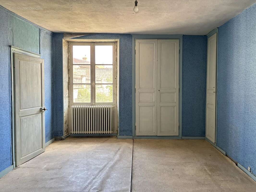 Maison de ville à rénover, dans le cœur de Montmorillon - photo 7