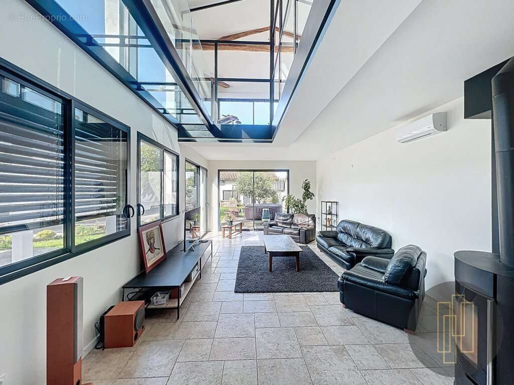 Maison à MONTMERLE-SUR-SAONE