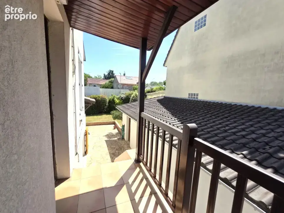 Neuilly Plaisance, dans l’environnement résidentiel du Plateau d’Avron, une très belle maison familiale  de 4 pièces sur son jar - photo 12