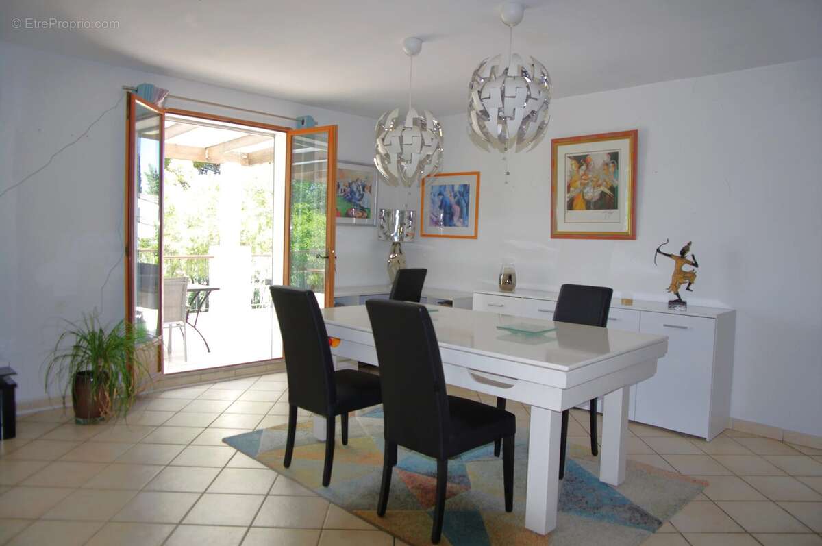 Maison à LE MUY