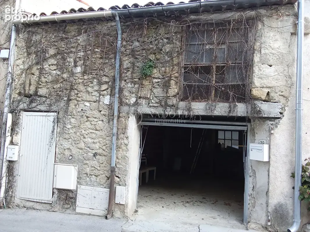 Parking à CADENET