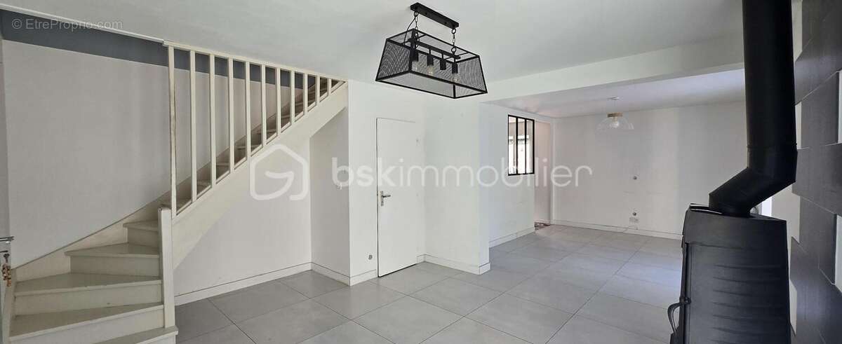 Maison à OZOIR-LA-FERRIERE