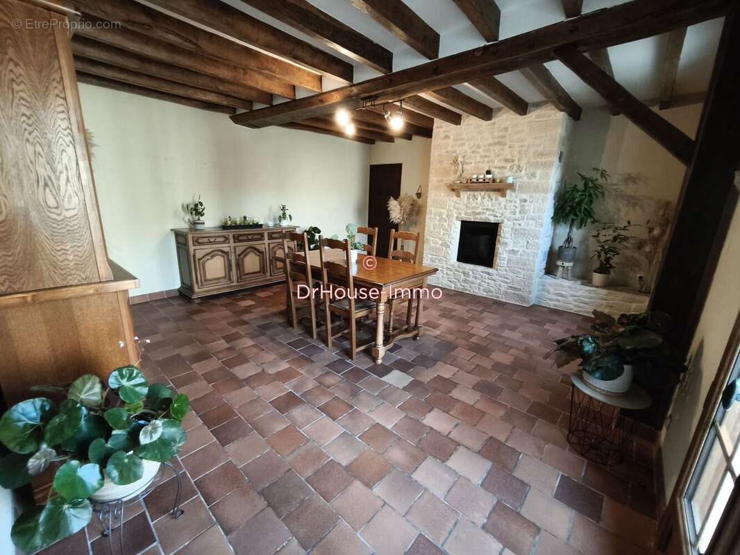Maison à MEZERAY
