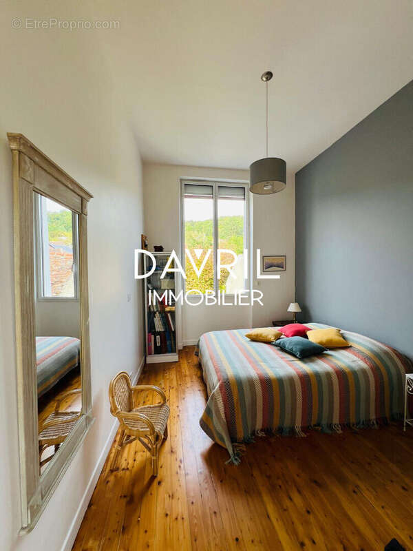 Maison à CHANTELOUP-LES-VIGNES