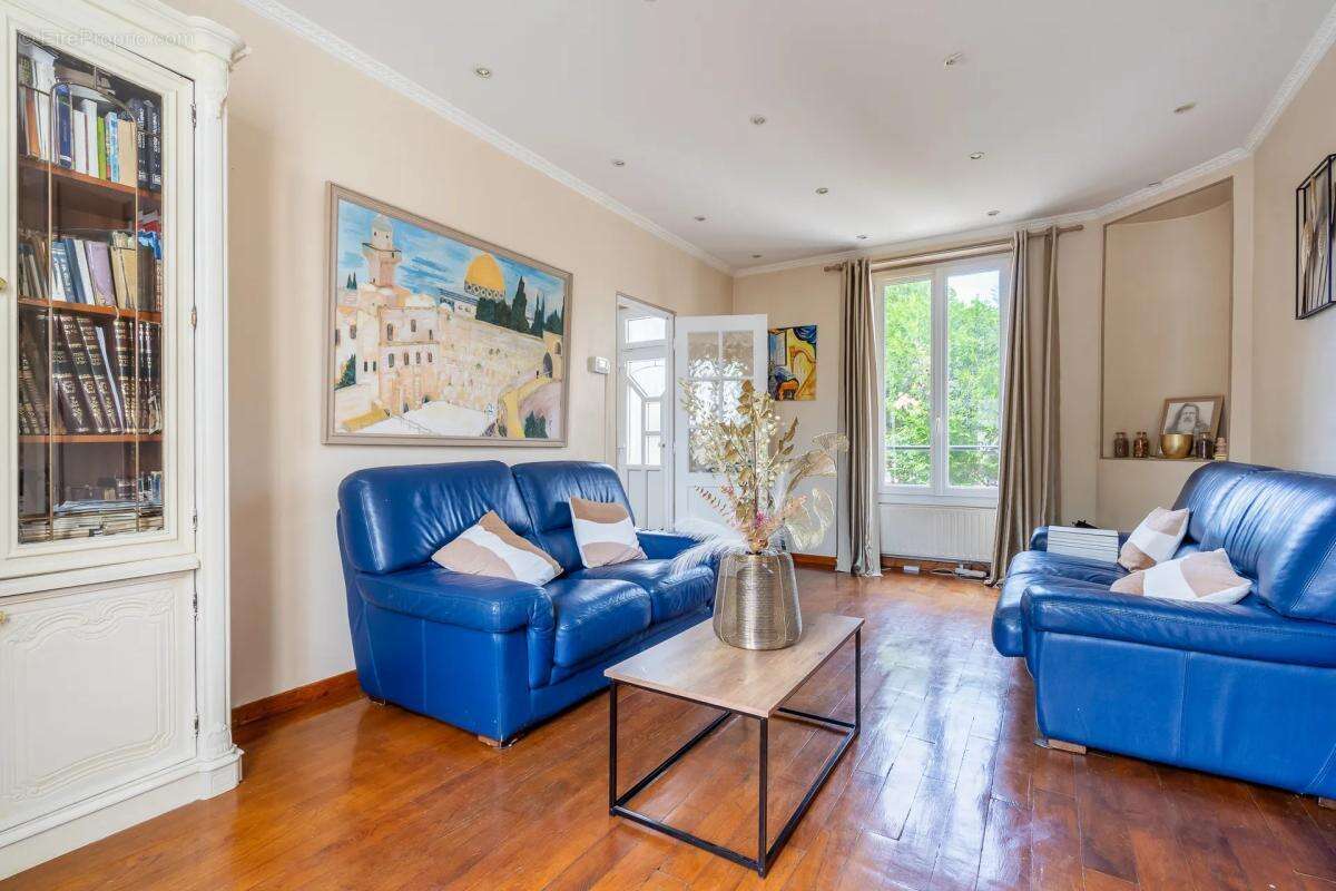 Maison de 6 pièces de 140 m² à Gagny - photo 3