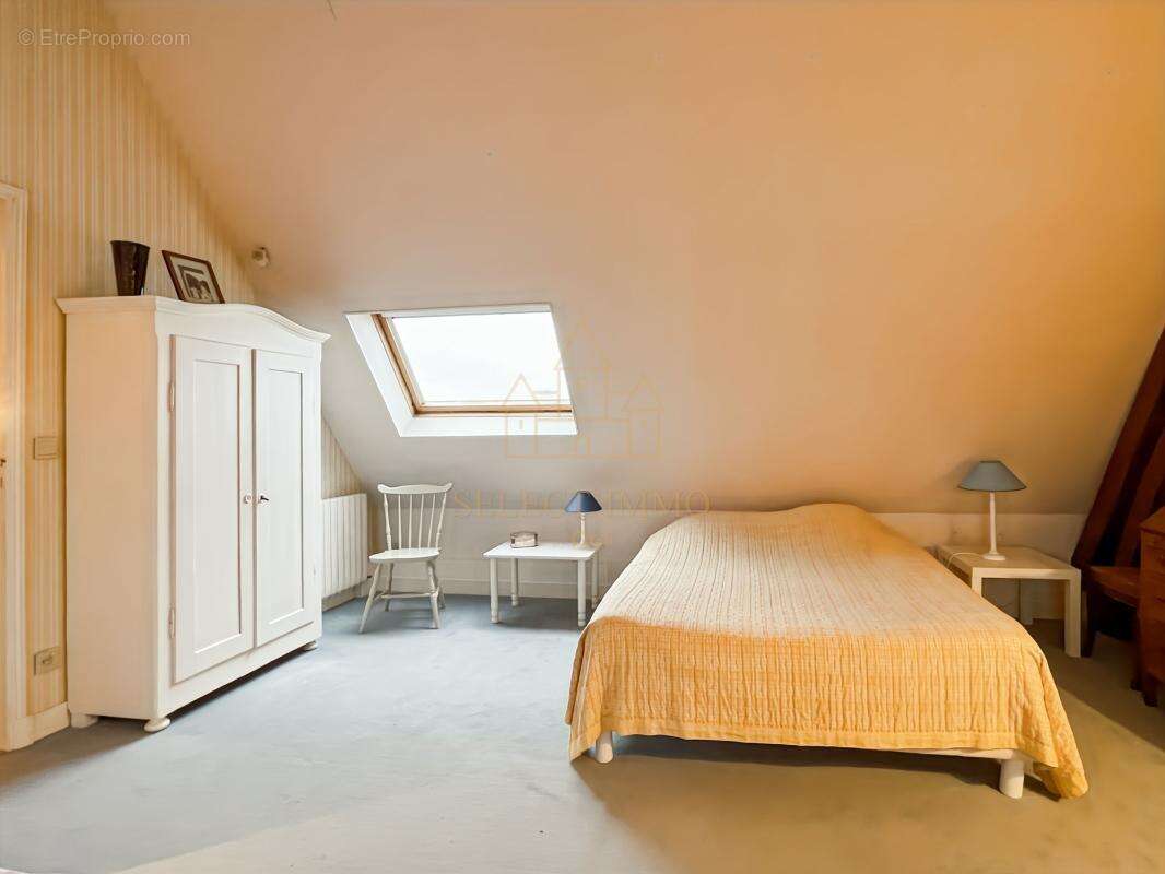 Propriété d'exception de 237m² dans un cadre d'exception et 400m² de dépendances - photo 11