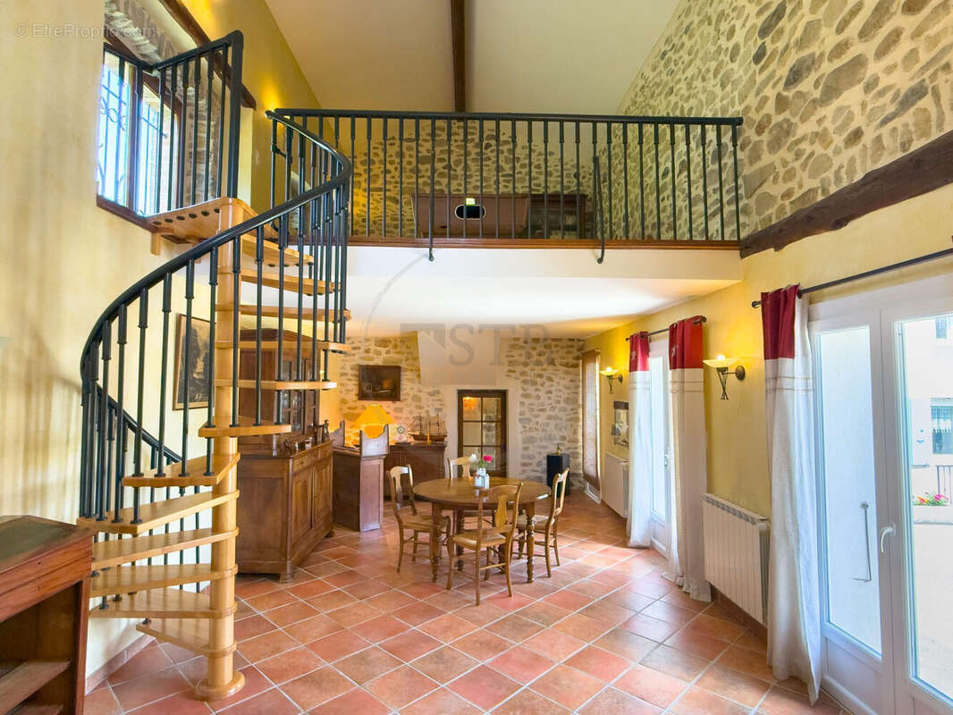 Maison à ROMPON