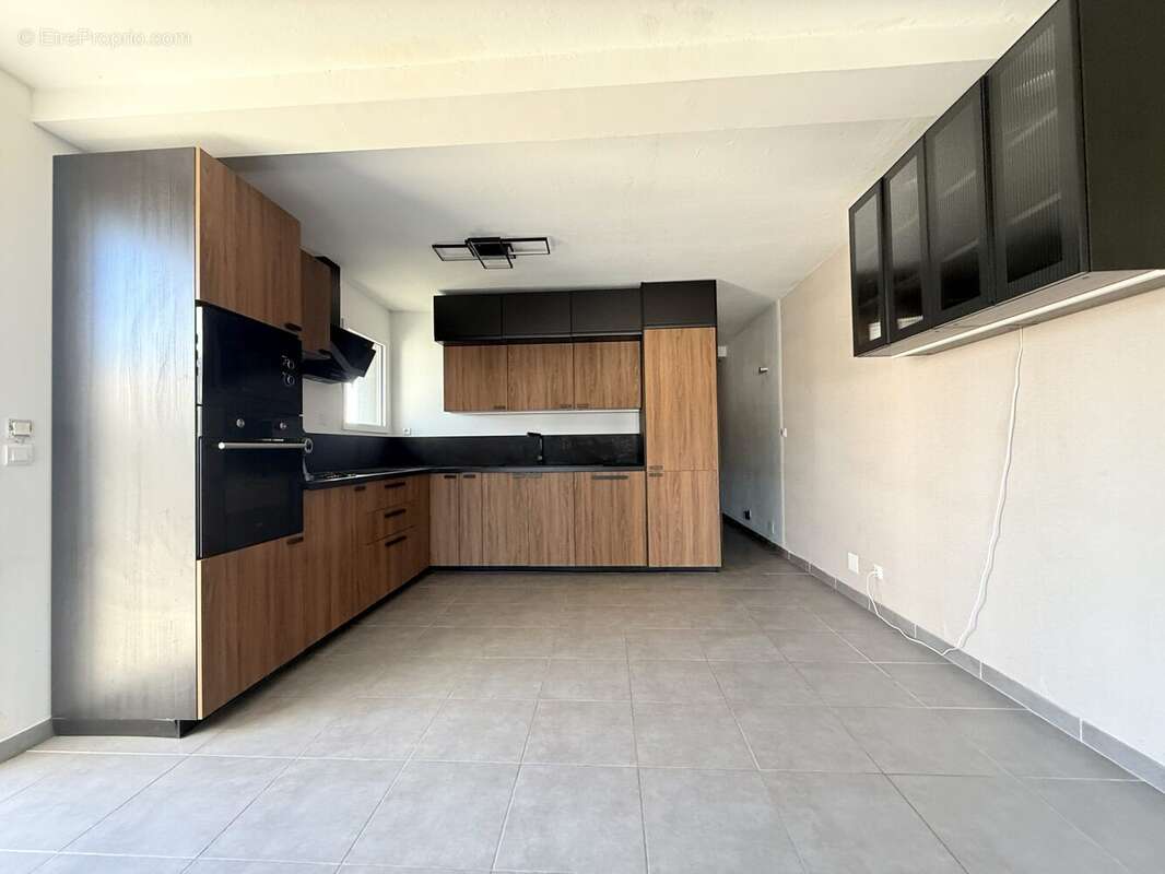 Appartement 57 m² à Istres  - photo 4