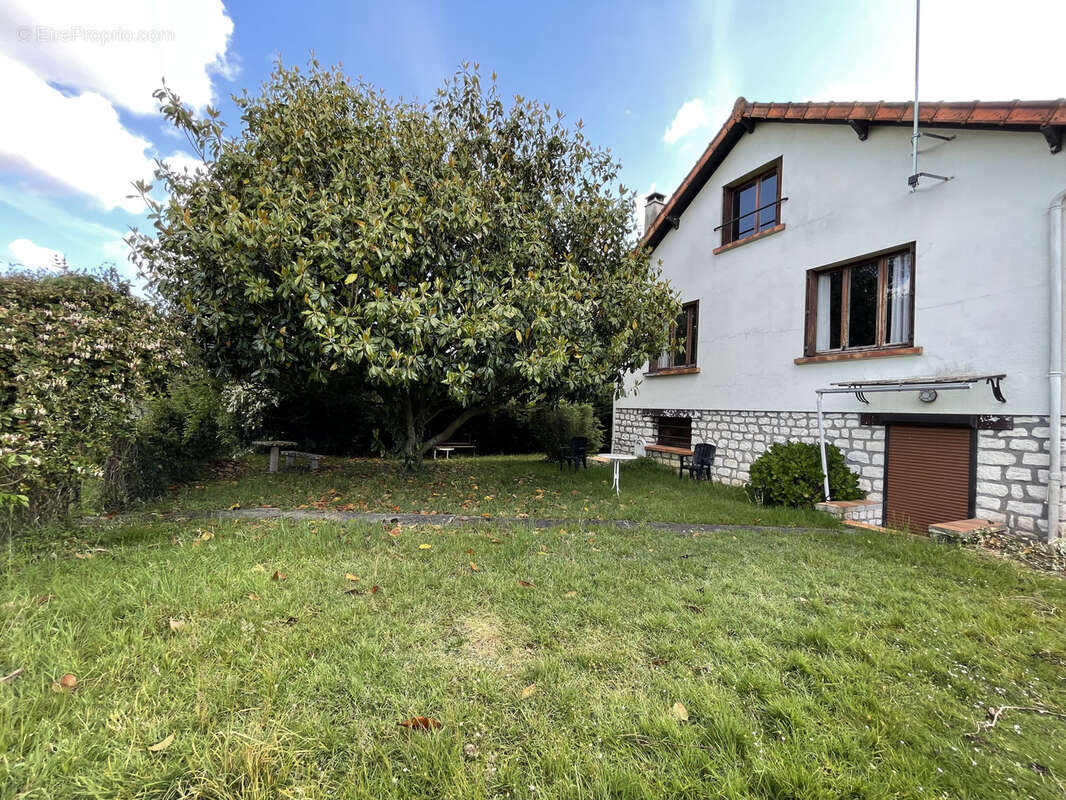 Maison à VAUX-LE-PENIL