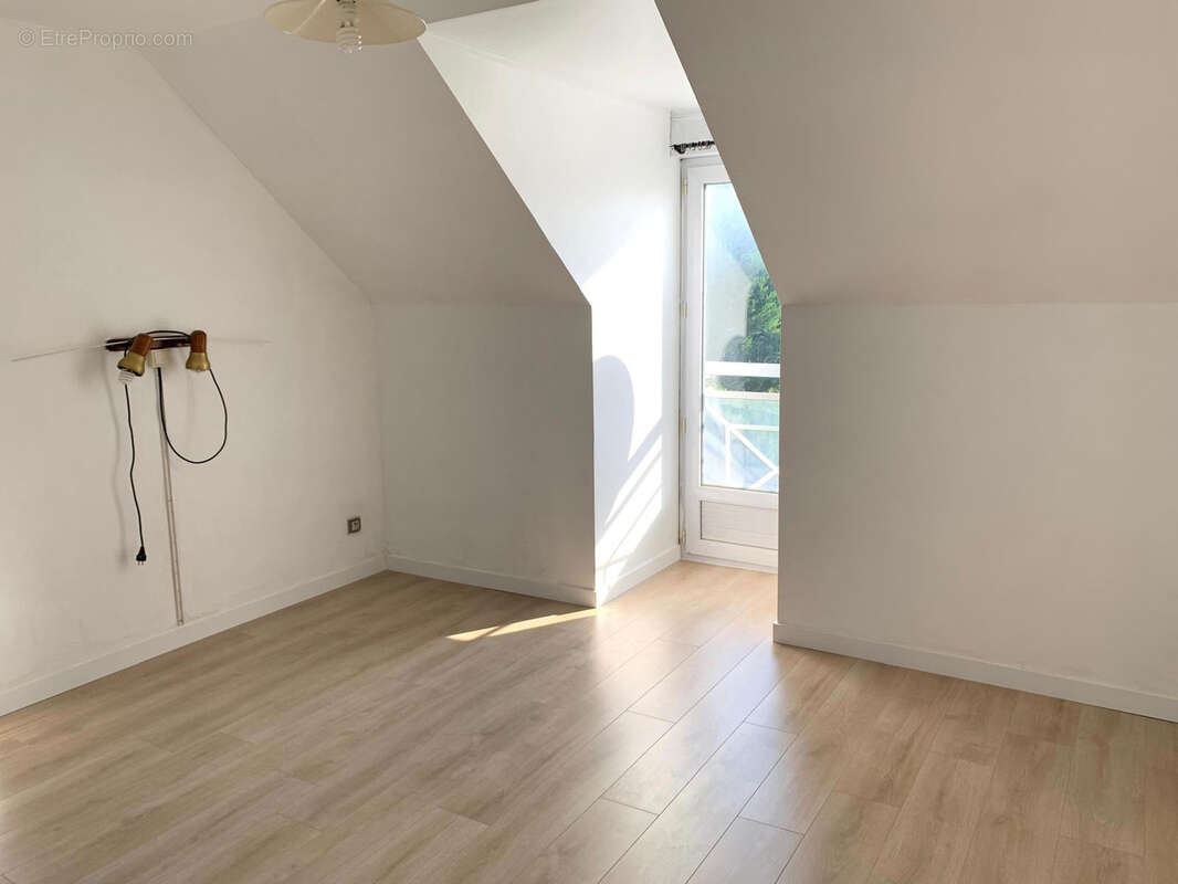 Maison à SAINT-JEAN-DE-LA-RUELLE