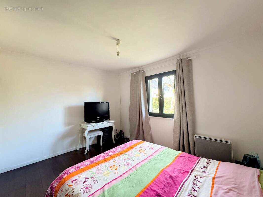 Maison à LE MESNIL-SAINT-DENIS