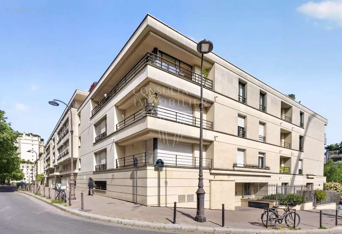 Appartement à PARIS-16E