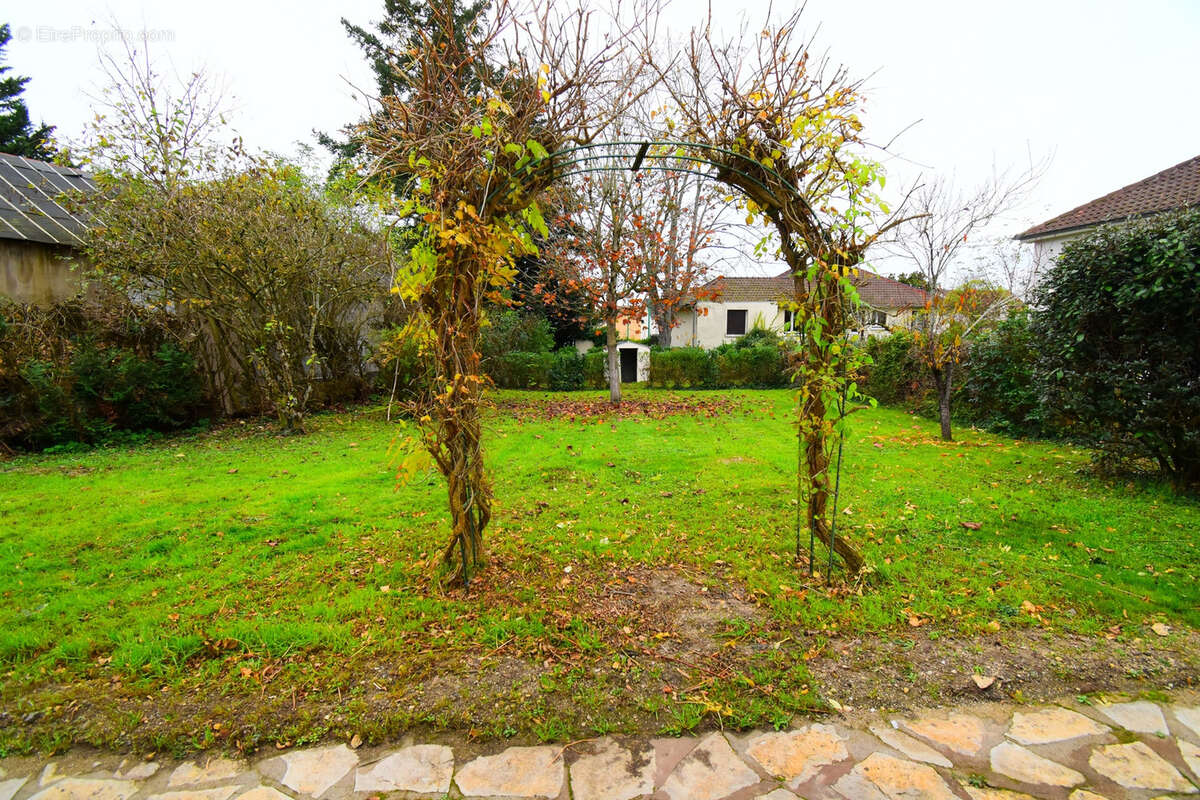 Maison à YZEURE