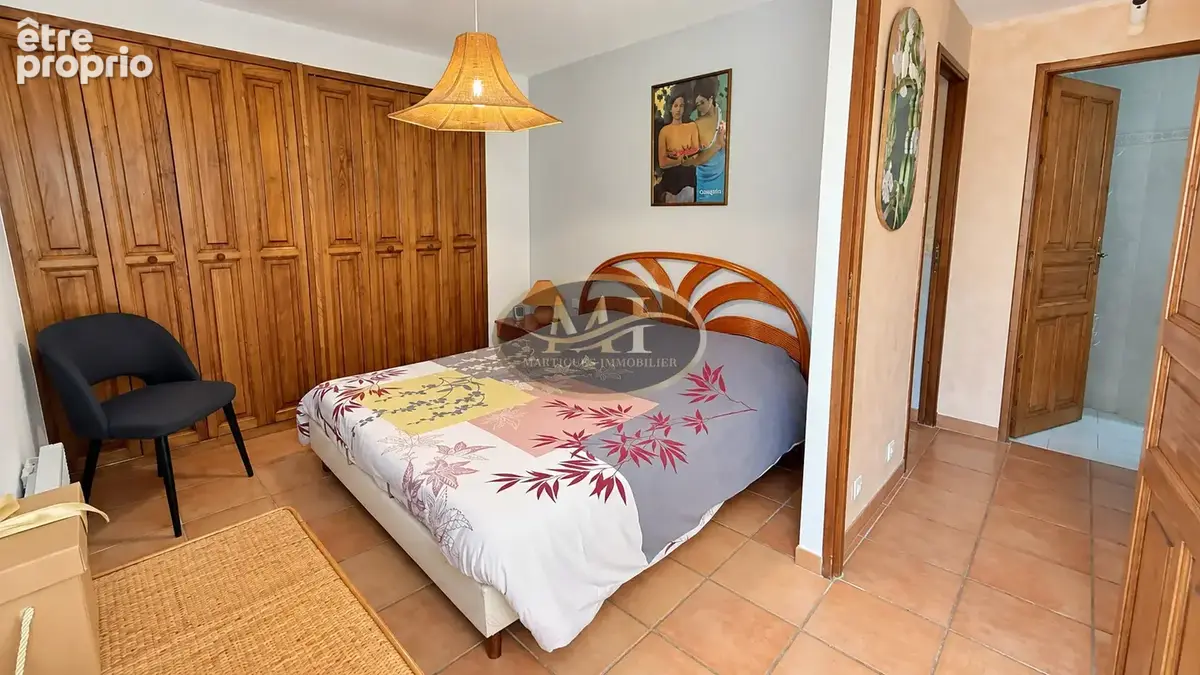 Maison familiale 151 m2   Terrain arboré de 945 m2   Grande piscine à débordement   Martigues Jonquières - photo 12