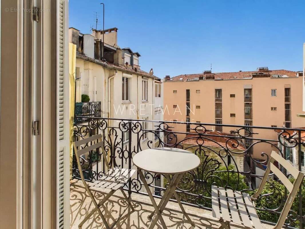 Splendide appartement 3 pièces bourgeois rénové avec balcons et vue sur le Square Mozart - Nice Les Musiciens - photo 2