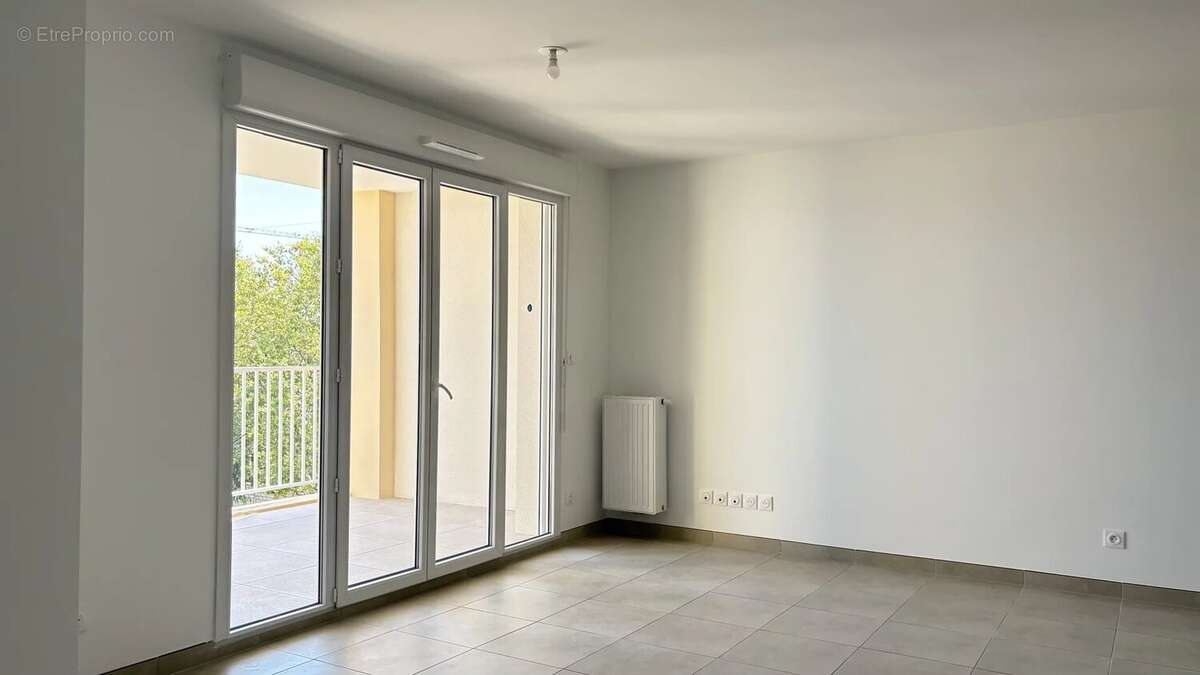 Appartement Type 3  Etat Neuf avec vue mer et port – Terrasse, parking, résidence sécurisée – Port-de-Bouc - photo 2
