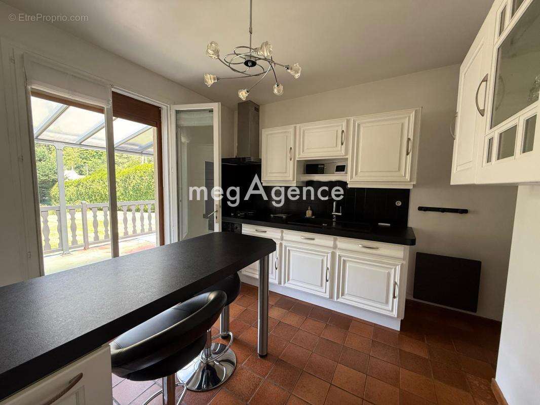 Belle Maison familiale sur un terrain de 1405m2 - photo 7