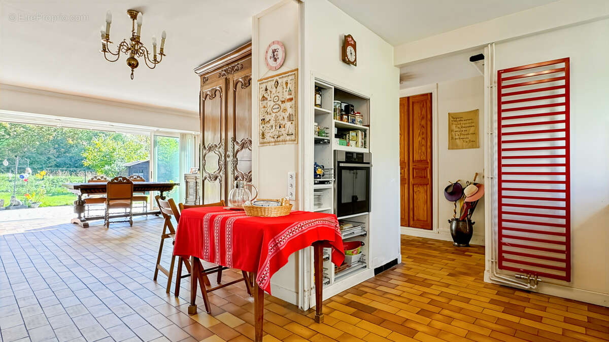 Maison à SAINT-NOM-LA-BRETECHE