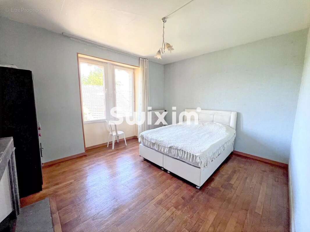 Volume, charme, et potentiel : la maison qu’il vous faut - photo 8