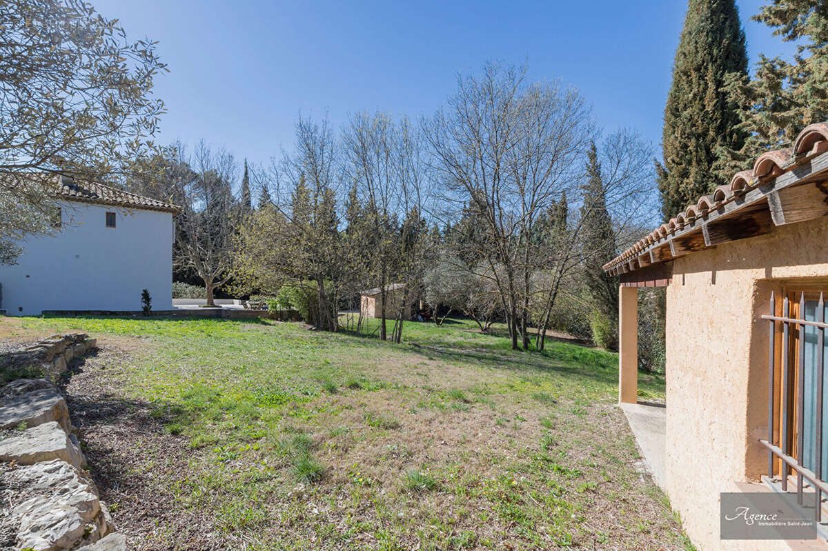 Maison à VENTABREN