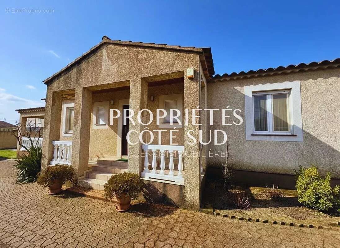 Maison à LAUDUN-L'ARDOISE