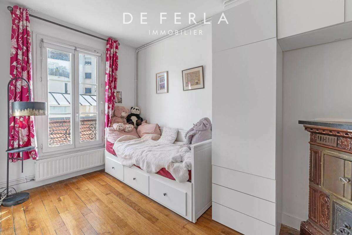 Appartement à PARIS-14E