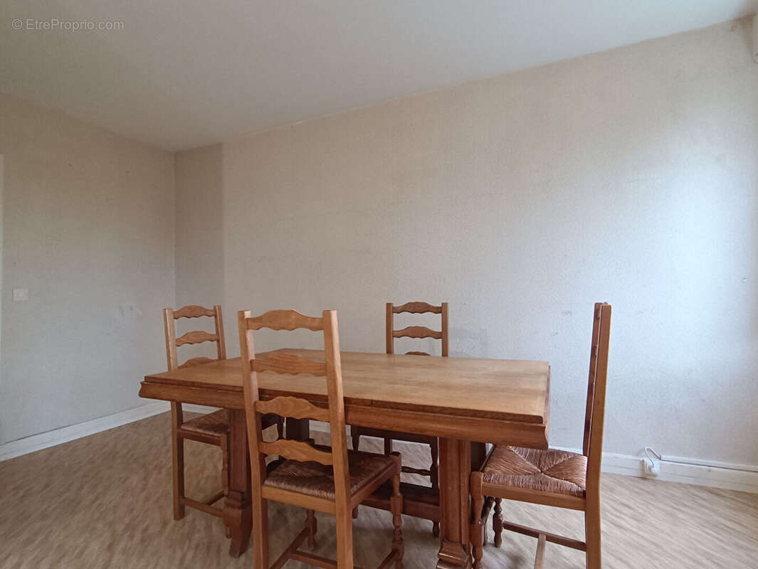 Appartement à LES CLAYES-SOUS-BOIS