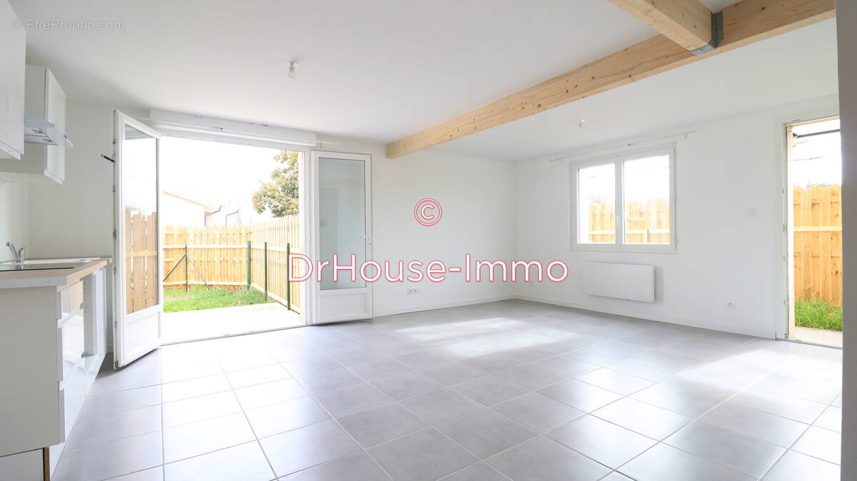 Appartement à SABLONS