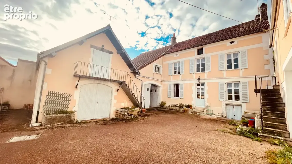 Maison à COURGIS
