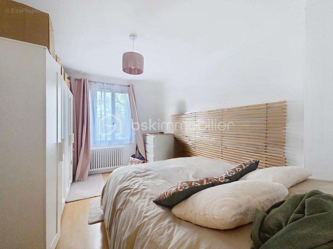 Appartement à LES PAVILLONS-SOUS-BOIS