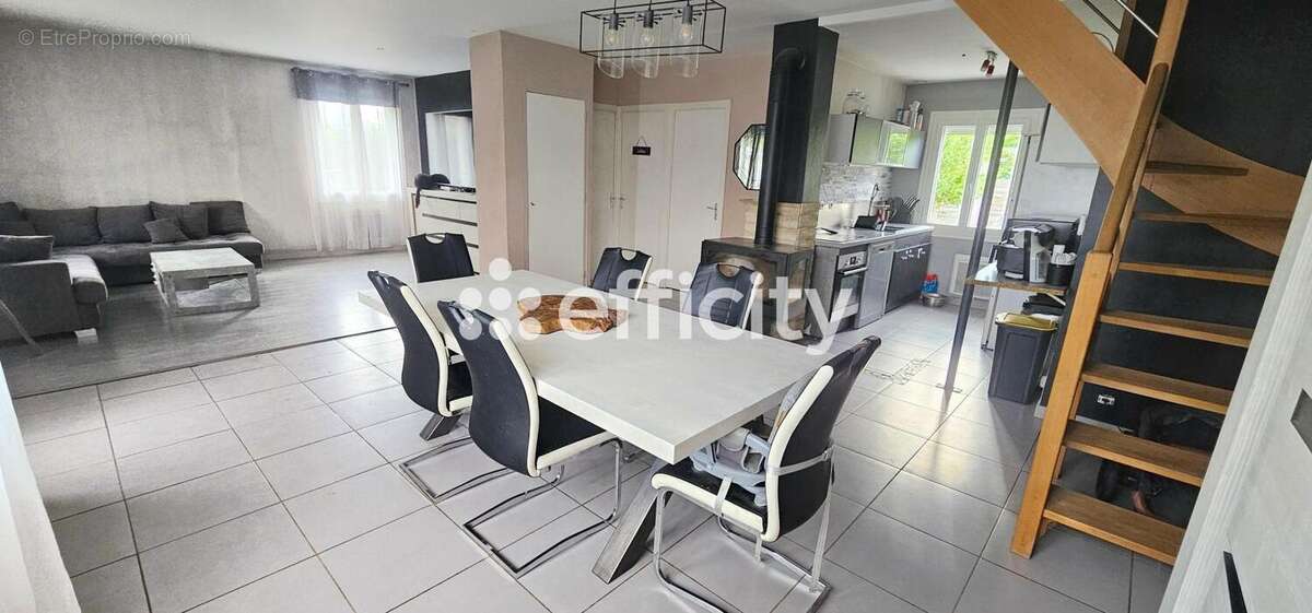 Maison à LE PEAGE-DE-ROUSSILLON