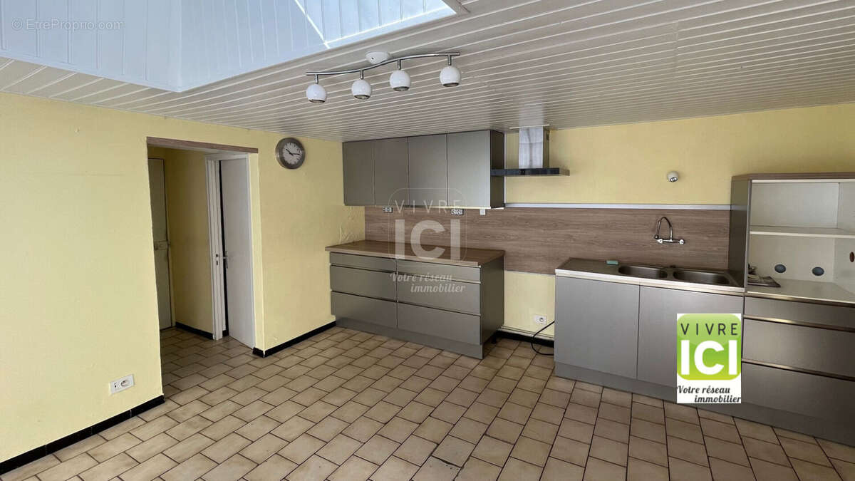 Maison à LA CHAPELLE-BASSE-MER