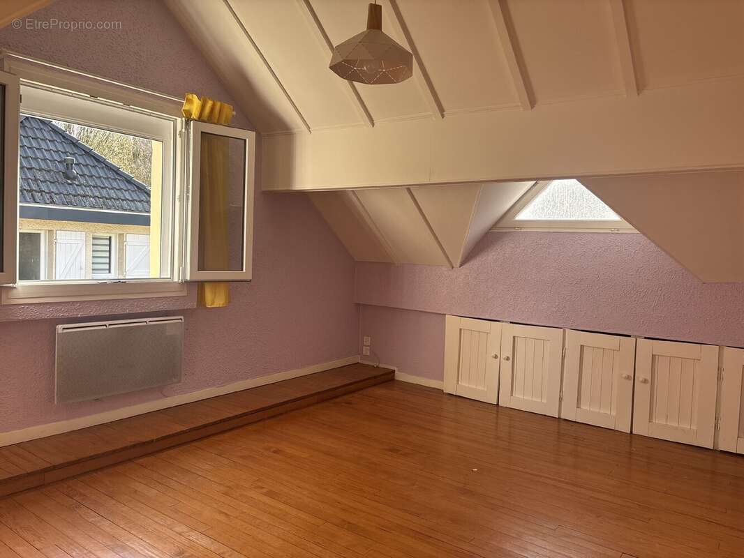 Maison à VELAINE-EN-HAYE