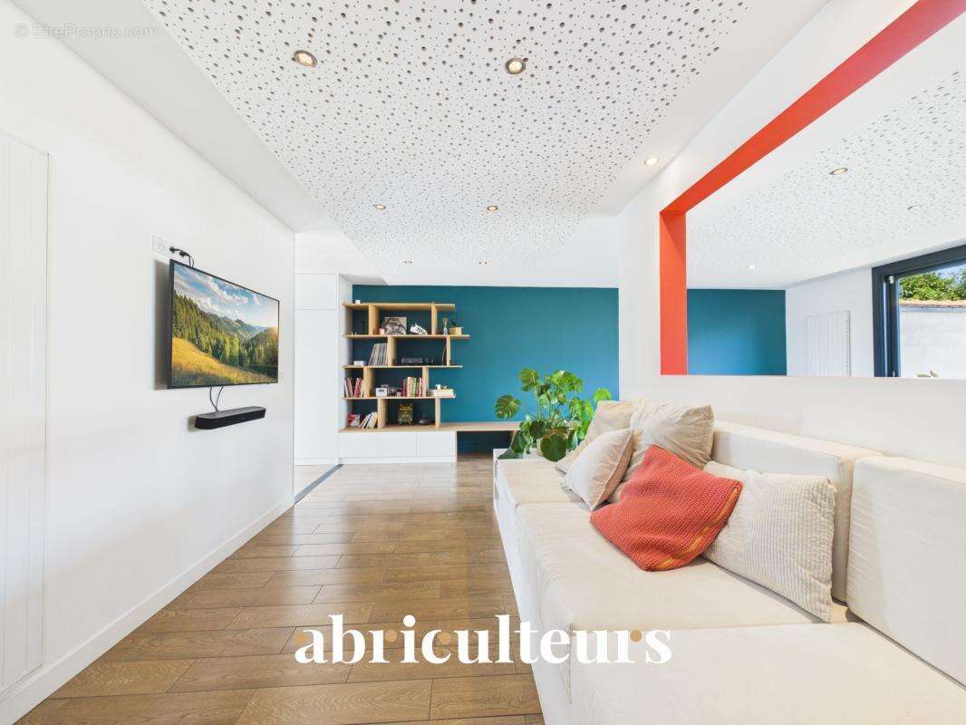 Maison familiale d'architecte de 219M2 en vente à Rezé, rue de l’Aérodrome (44400) - photo 4