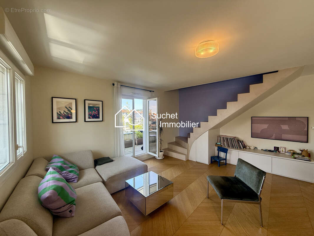 Superbe duplex en dernier étage avec triple exposition et 38 m2 d'extérieurs, à deux pas d'Annecy - photo 3