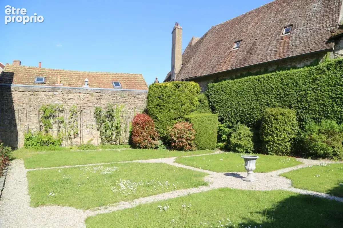 Ancienne maison Canoniale idéalement située en plein coeur historique avec jardin à la française - photo 7