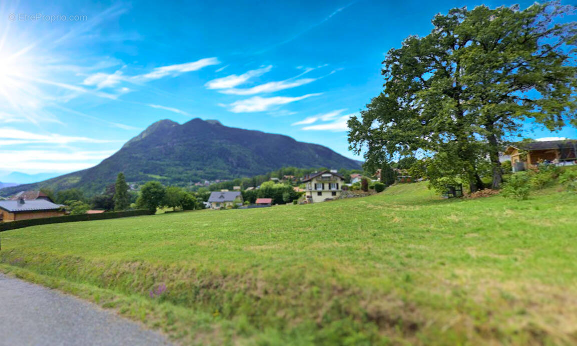 Terrain à MARIGNIER