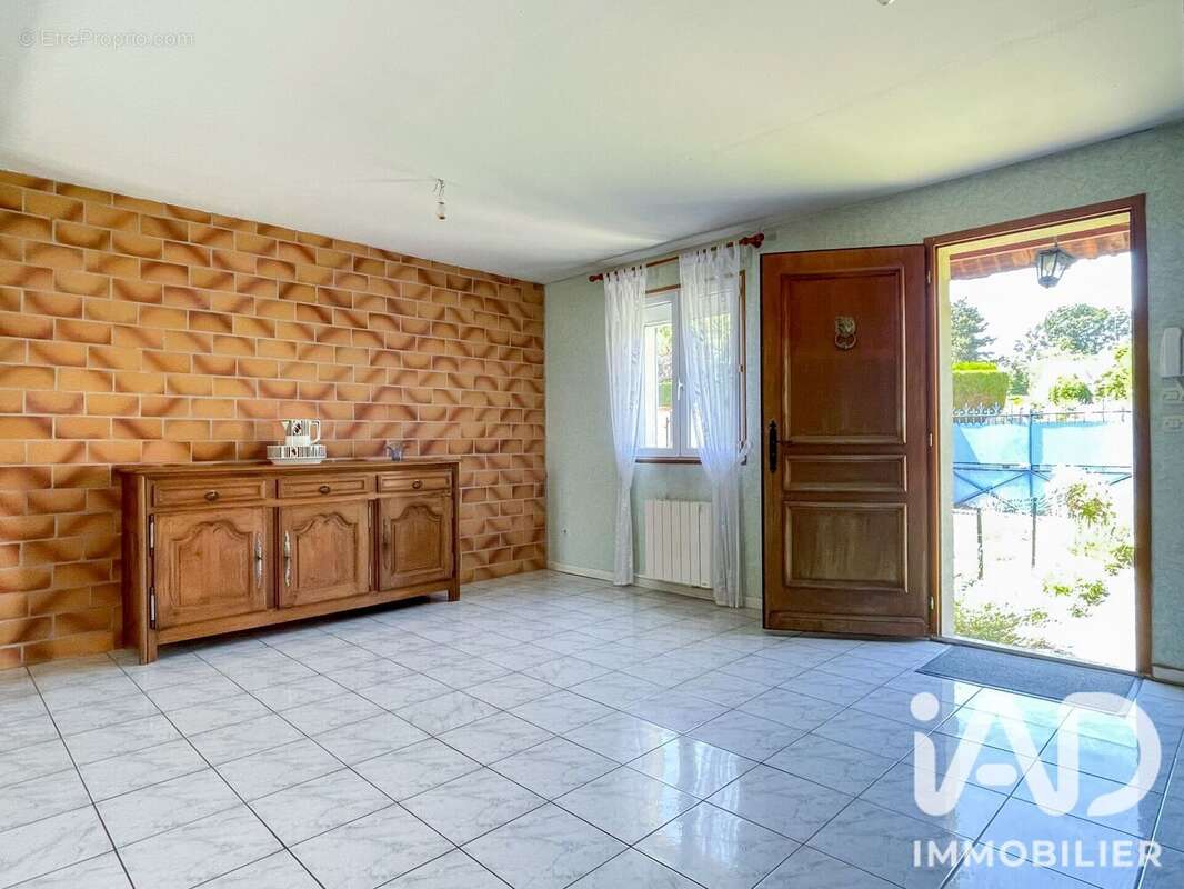 Maison 100 m² à Noailles  - photo 4