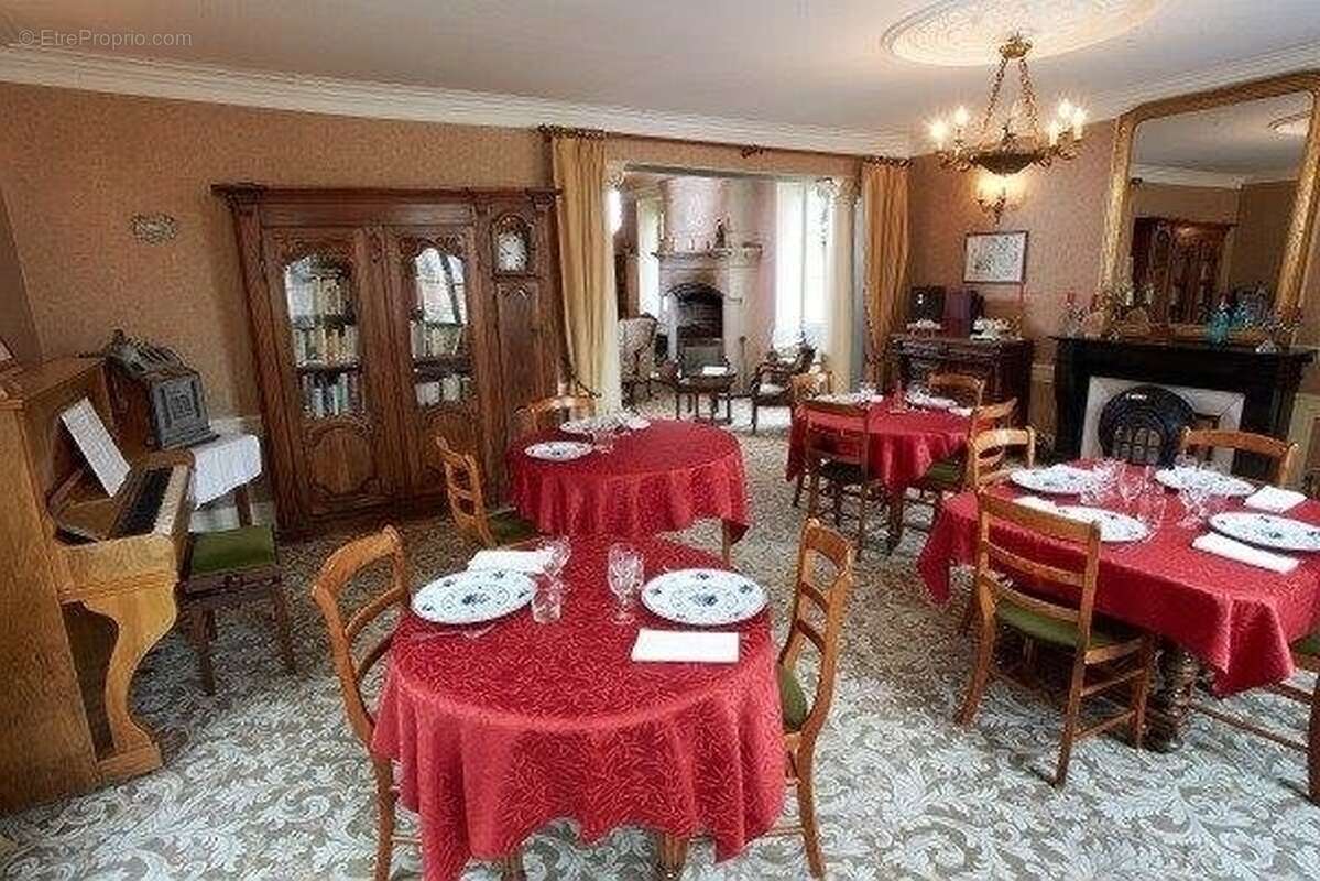 Maison à MAILLY-LE-CHATEAU