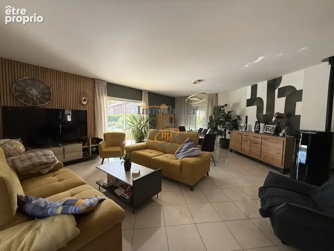 Vente Maison avec piscine de 178m2 à SAINT AFFRIQUE - photo 6