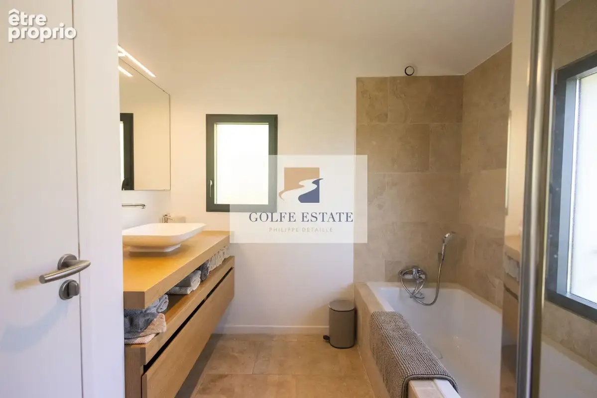 Villa rénovée, 3 chambres, piscine et vue mer - photo 12