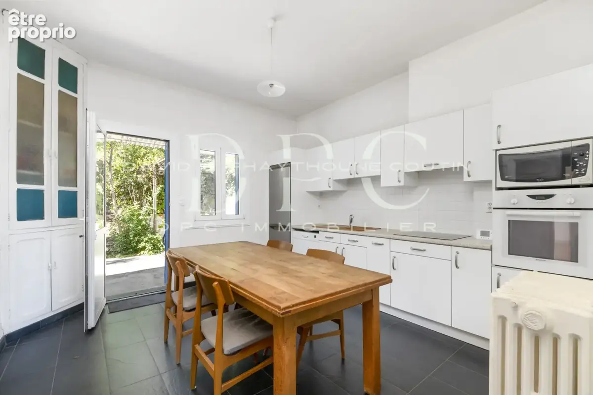 Maison de caractère, T6 de 171 m2 au calme avec jardin, terrasses et garages. - photo 6