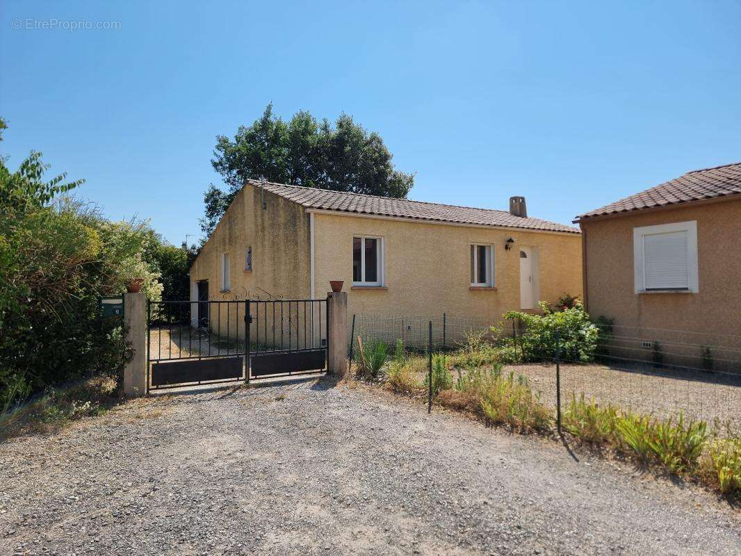 Maison à SAINT-JULIEN-LES-ROSIERS
