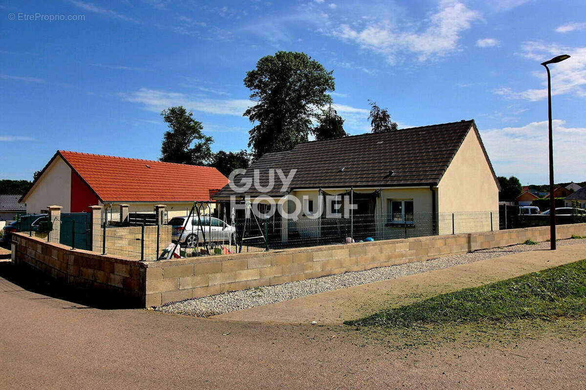 Maison récente de plain-pied à Fraisans - photo 7