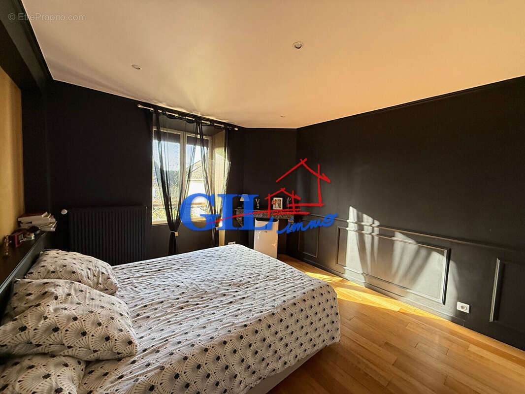 Maison à SAVIGNY-LE-TEMPLE