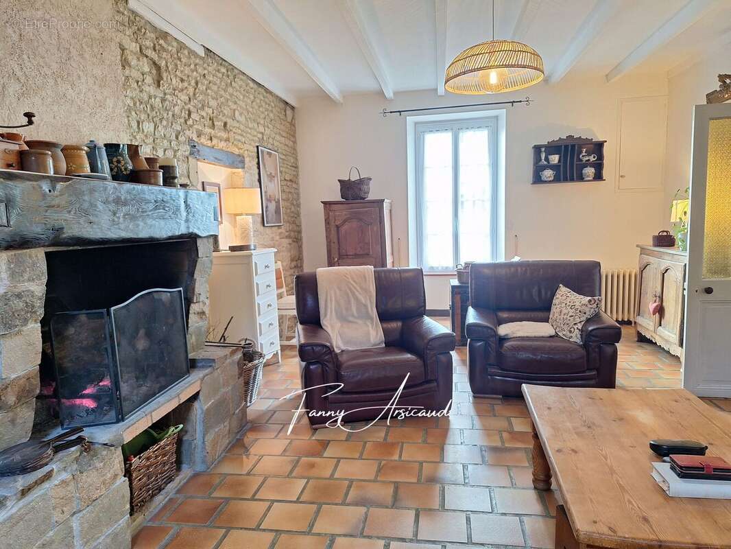 Maison à CHARRON